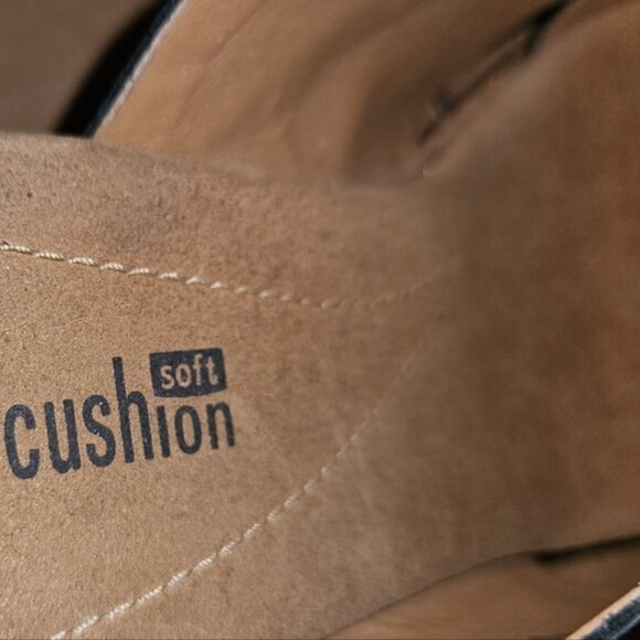 Clarks Collections | Tan Wedges with Black Straps | Size 8 M - Picture 7 of 8